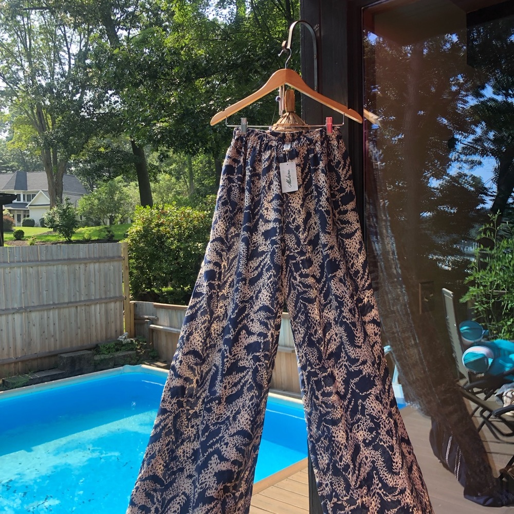 BOUGHT IN HAWAII 🌺 MAHINA LABEL FLOWY & SILKY PANTS 🐚